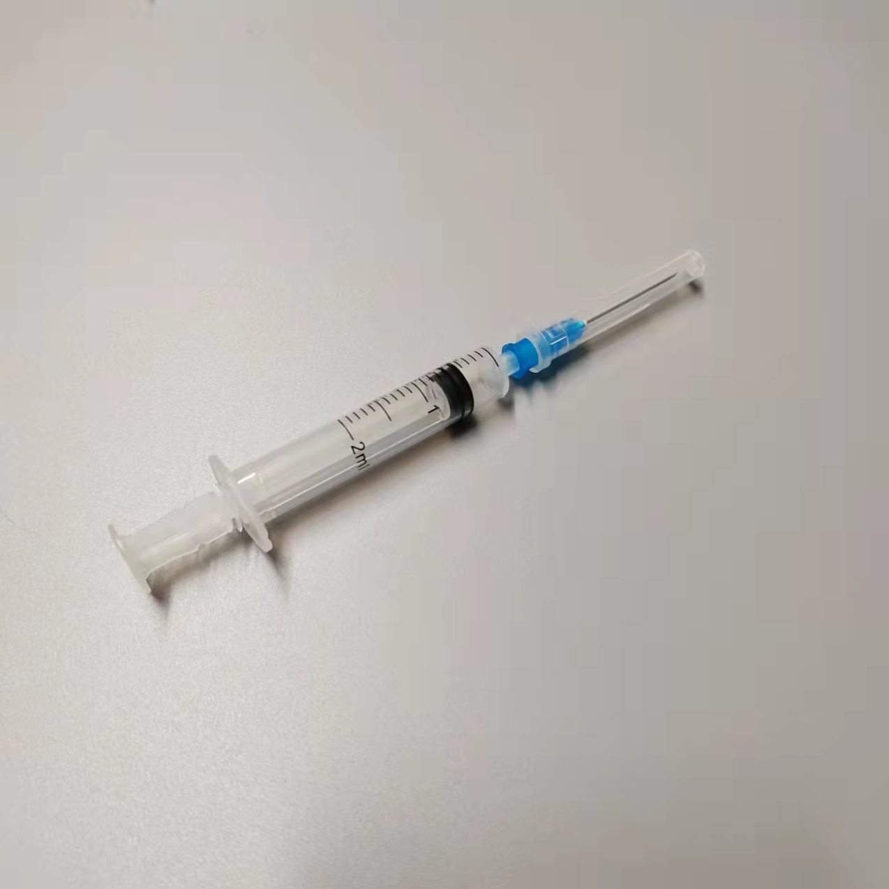 CE/ISO Approved Disposable Auto-destruct Syringes 2ml Luer Slip/Centre with Needle (MT58005402) 